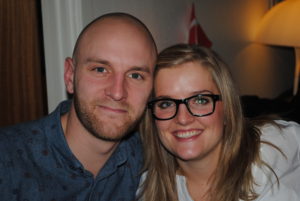 Din faster Kamilla og hendes kæreste Christian. Kamilla er social- og sundhedshjælper, og Christian er ved at færdig med sin tømreruddannelse.